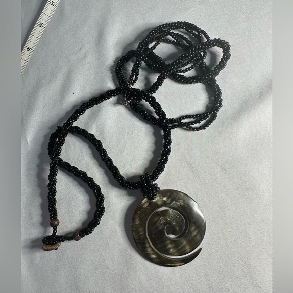 Four black bead and statement necklaces - Picture 6 of 7